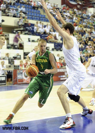 希腊男篮轻取立陶宛男篮，阿德巴约制霸全场的简单介绍